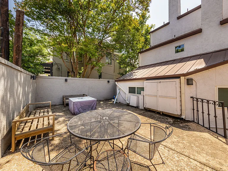 1500 Woodlawn Blvd #4 — Photo 30