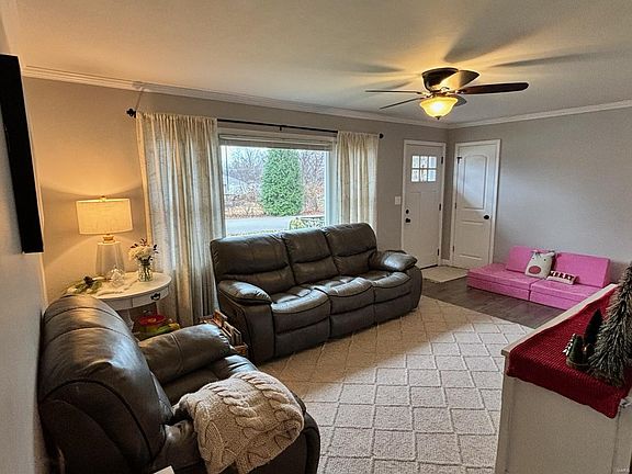 4th image of 1505 Meadow Circle Dr