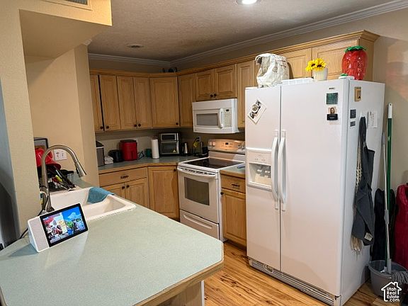 3rd image of 1541 N Riverside Ave W #18