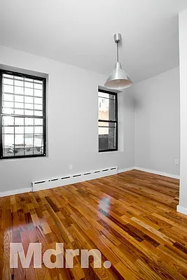 Rented by Mdrn Residential | media 7