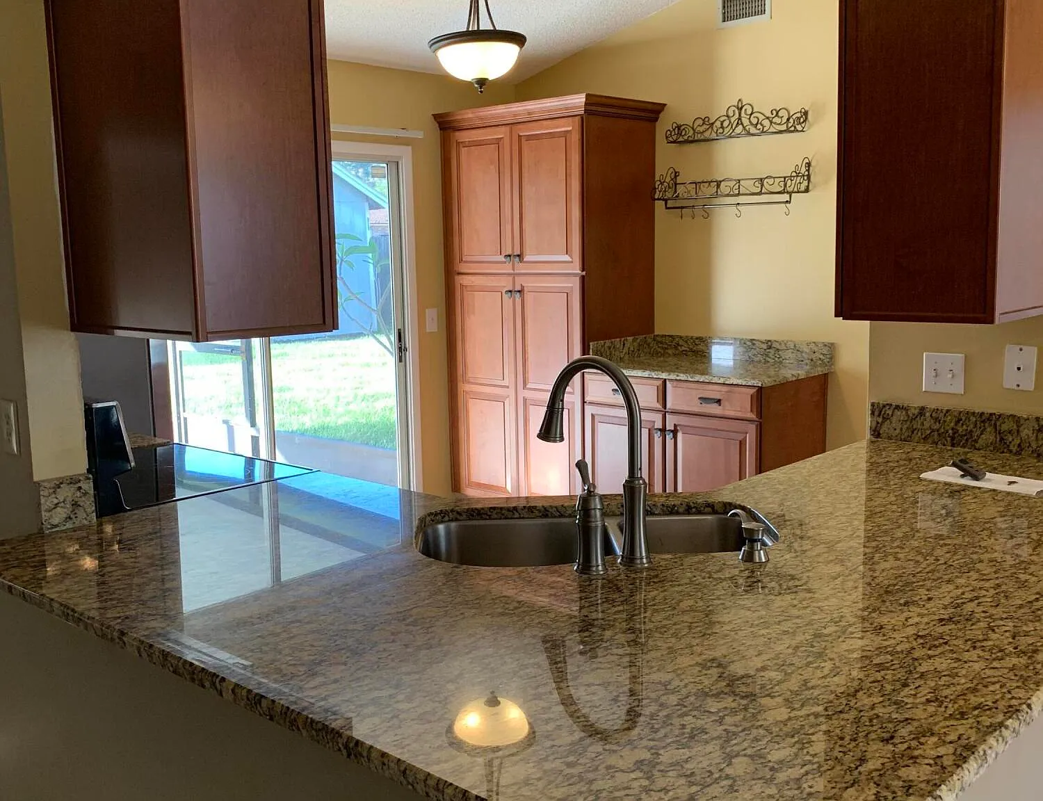 3 bed, 2.0 bath, 1346 sqft, $1,950 — Photo 4