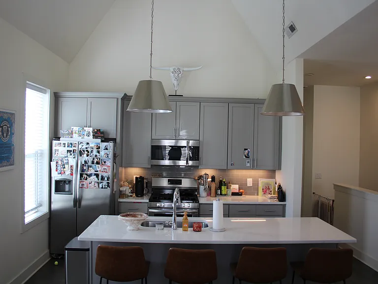 James Ave — Photo 15