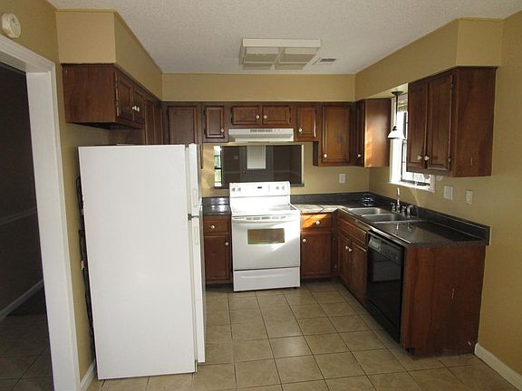 3rd image of 2272 Hometown Dr