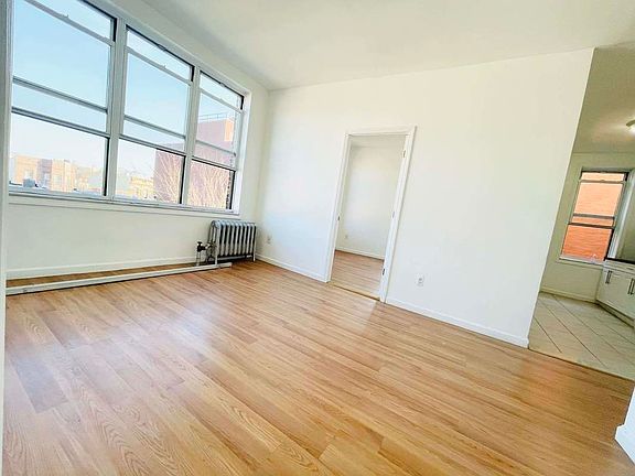 3rd image of 28-33 37th St #4L