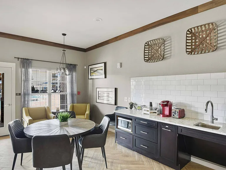 Icon Apartments — Photo 13