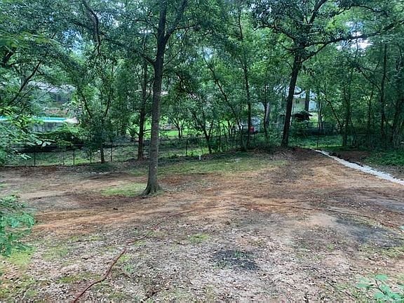 3rd image of 2205 Beech Dr