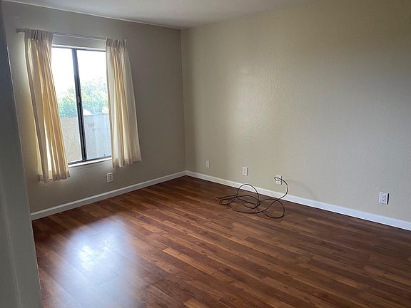 5th image of 281 Juana Ave APT 304