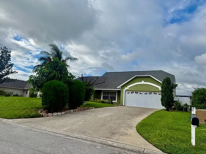 4 bed, 2.0 bath, 1624 sqft, $2,300 — Photo 4