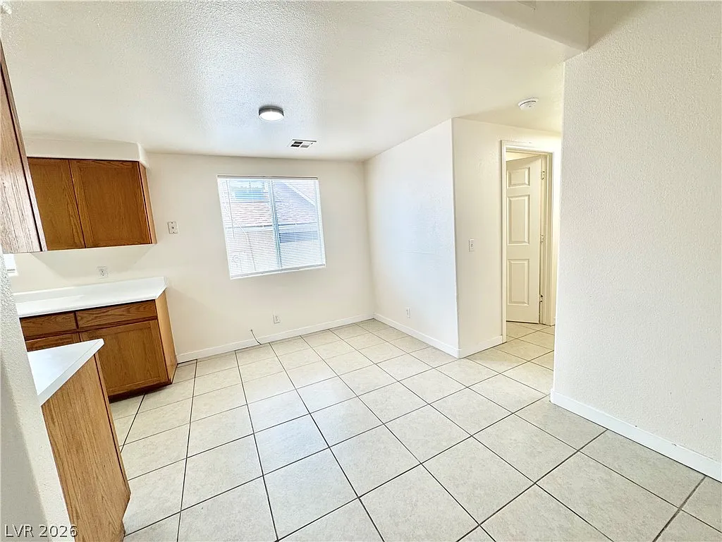 3 bed, 2.0 bath, 4420 sqft, $1,100 — Photo 4