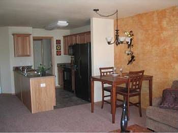 2nd image of 578 Killarney St