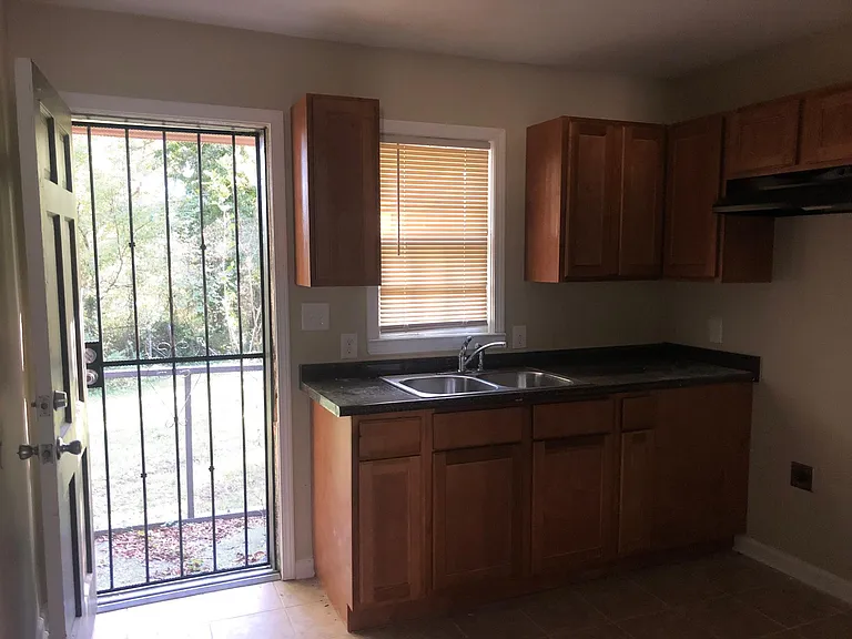 1423 Oberle Ave — Photo 34