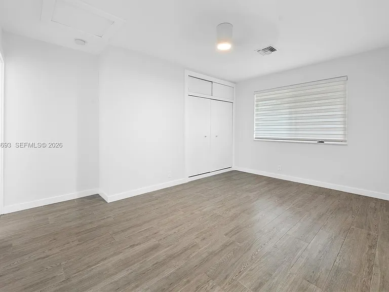 831 NE 40th St #3 — Photo 14