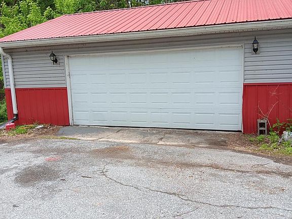 4th image of 895 Lewisberry Rd