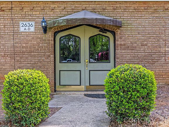 3rd image of 2636 Park Rd APT B