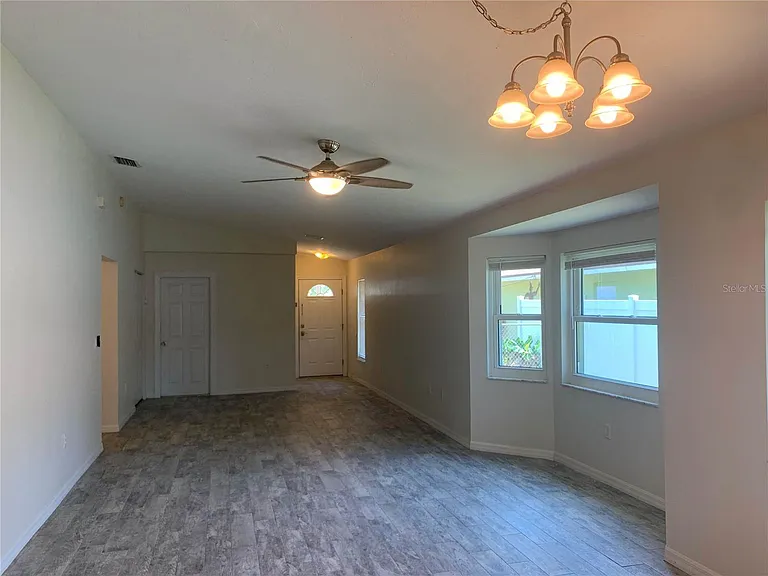 1875 Vamo Dr — Photo 7