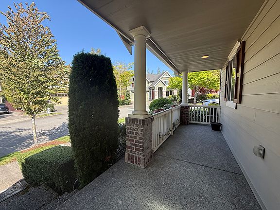 3rd image of 3293 NE Marquette Way