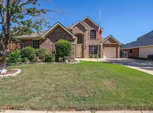 2214 Forest Creek Dr, Mansfield, TX 76063