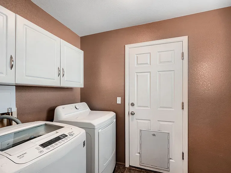 5389 E Manchester Dr — Photo 17