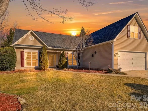 109 N Sunberry Trl, Fletcher, NC 28732