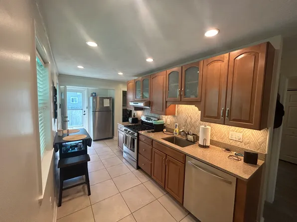 36 Hunting St #1, Cambridge, MA 02141