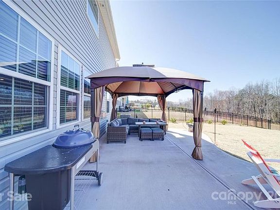 3rd image of 119 Lassen Ln