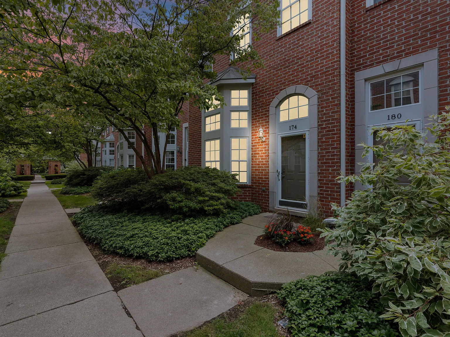2 bed, 2.5 bath, 1135 sqft, $2,700 — Photo 1