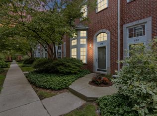 174 S Georgetown Sq, Royal Oak, MI 48067