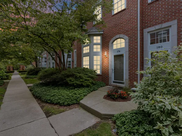 174 S Georgetown Sq, Royal Oak, MI 48067