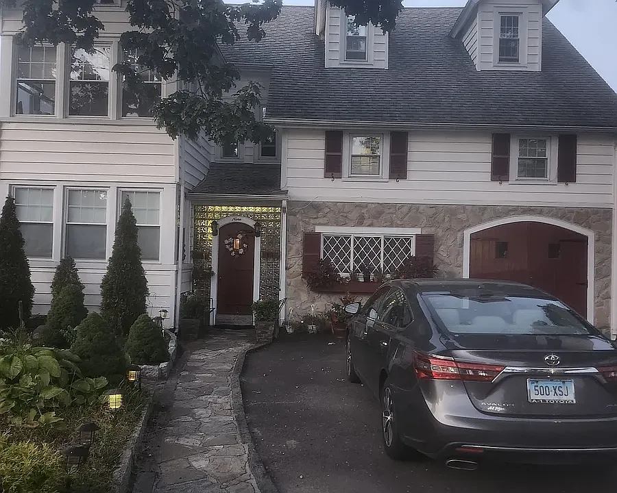 9 Brookdale Ave #3