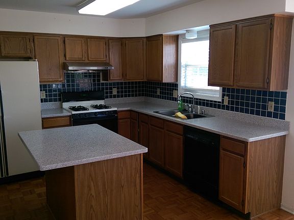 2nd image of 28 Montceau Dr