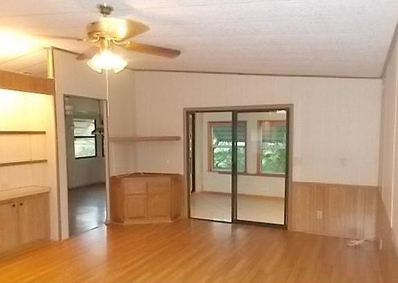 5th image of 7894 SE Saratoga Dr