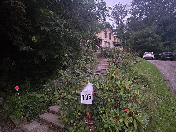 4th image of 705 Troy St
