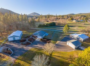 120 Tori Ln, Grants Pass, OR 97527