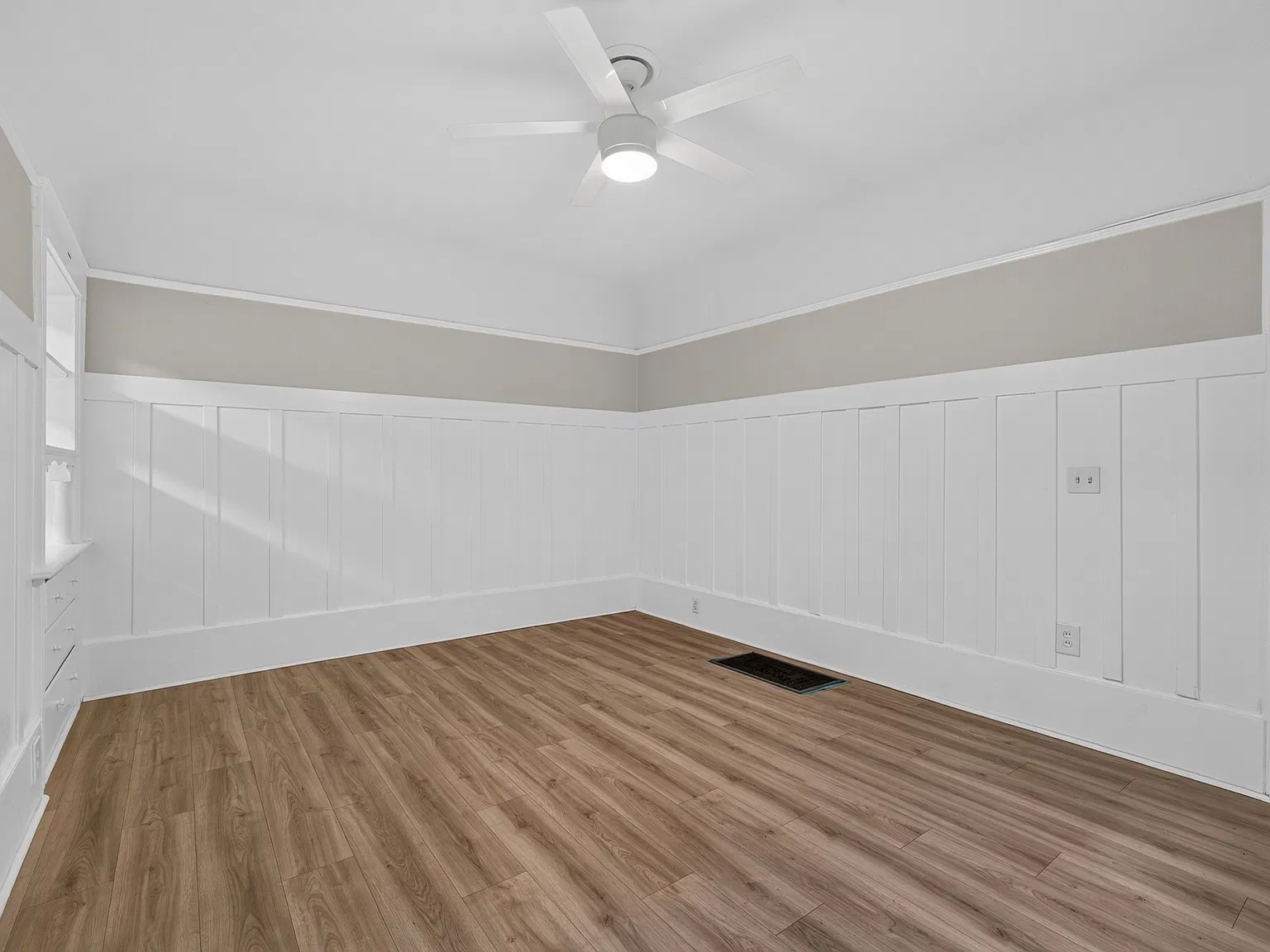 2808 Derby St — Photo 4