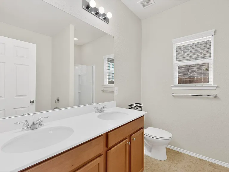 2409 Buelingo Ln — Photo 10