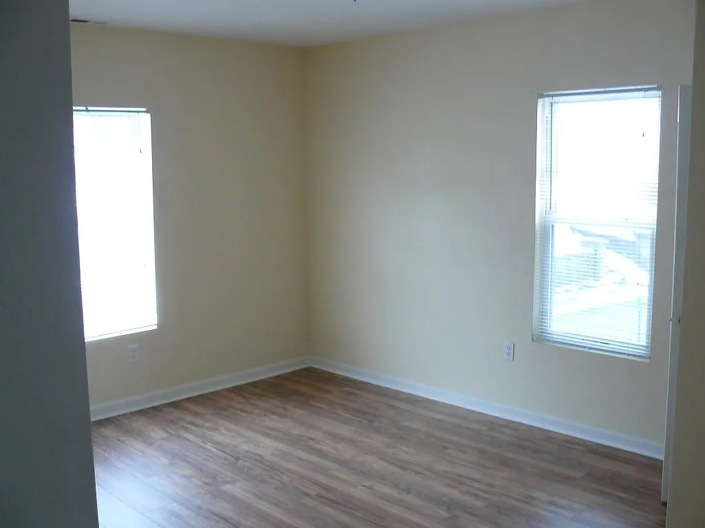4 bed, 1602 sqft, $2,200 — Photo 2