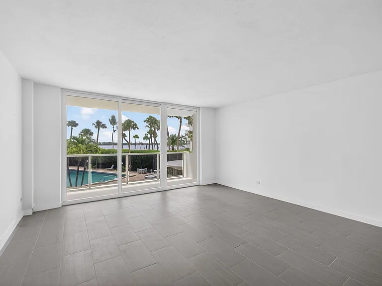 2800 N Flagler Dr #202 — Photo 8
