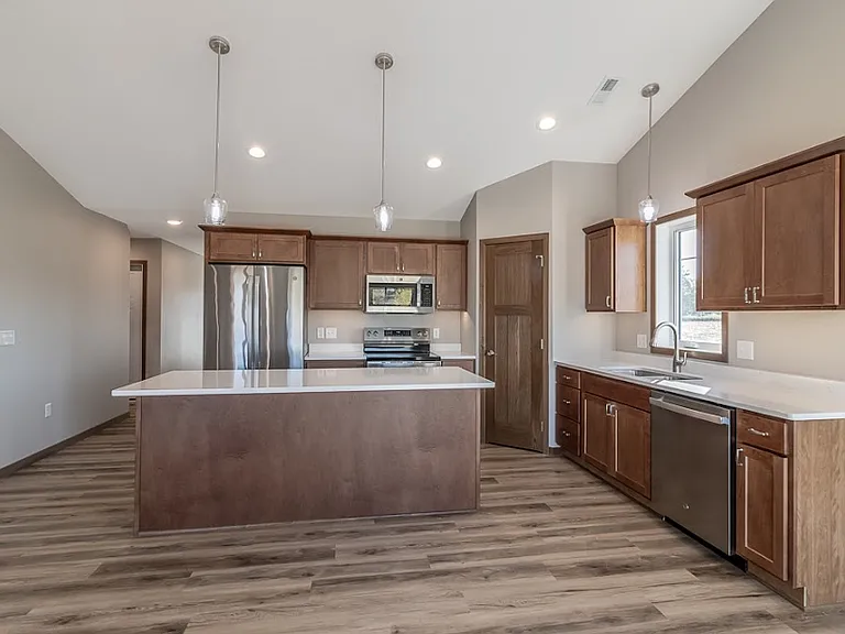 649 Luiken St — Photo 8