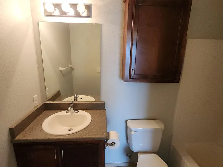 3318 N Detroit Ave — Photo 18