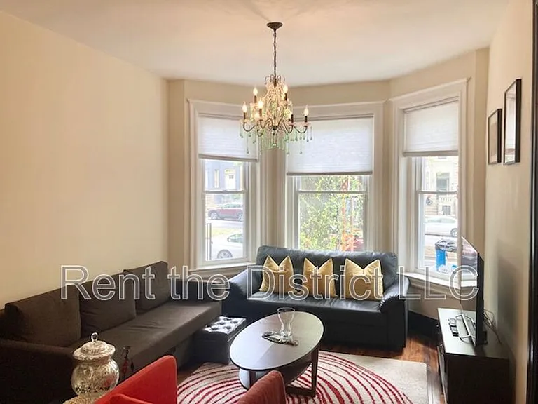 37 Rhode Island Ave NW — Photo 2