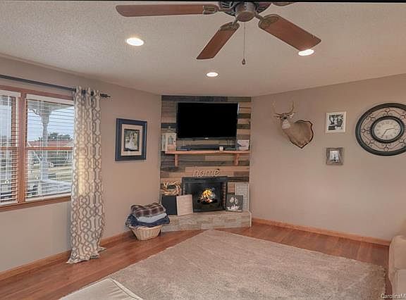 5th image of 124 Watts Ct