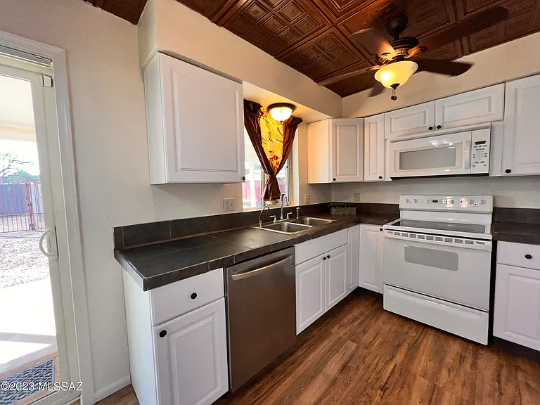 15925 N Capstan Ave — Photo 8
