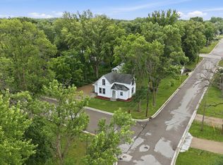 100 3rd Ave SE, New London, MN 56273