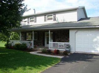 208 Lauschtown Rd, Denver, PA 17517