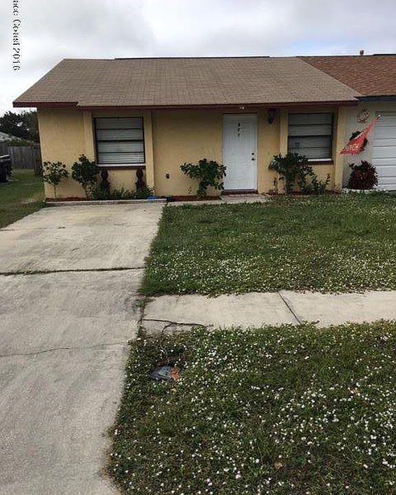 1st image of 821 Poinciana St
