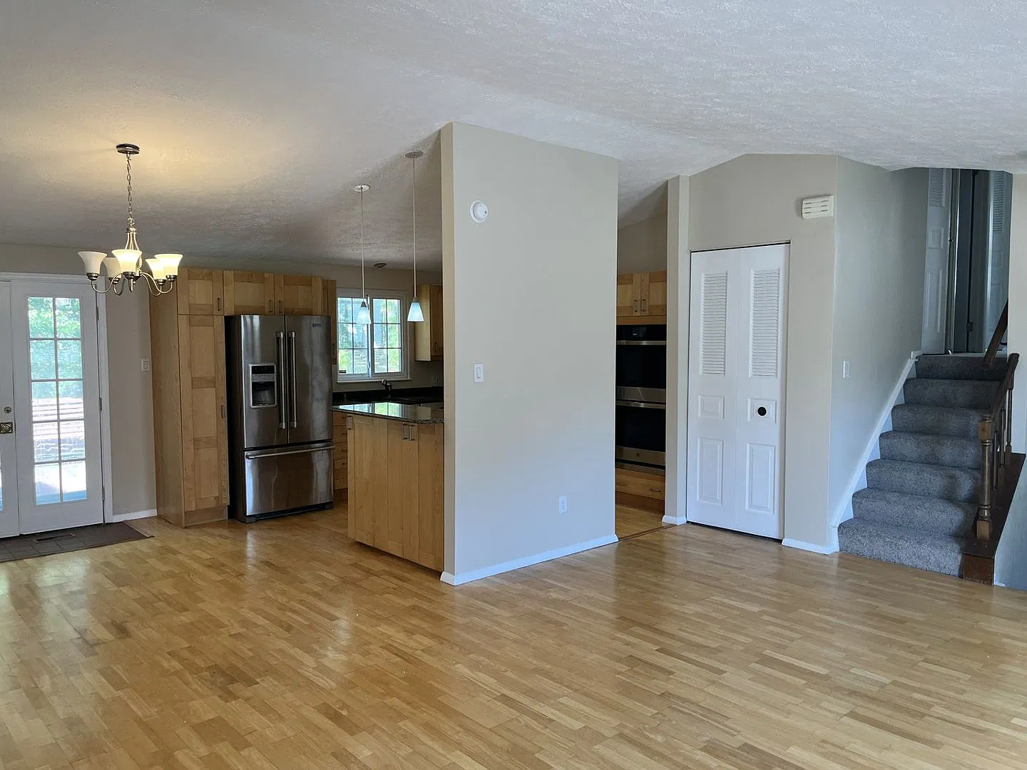 Updated Home In Springfield — Photo 2