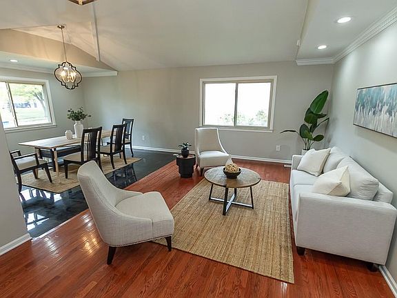 4th image of 5439 N Kenyon Dr