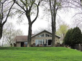 550 Lac La Belle Dr, Oconomowoc, WI 53066