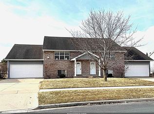 118 E River Dr, De Pere, WI 54115