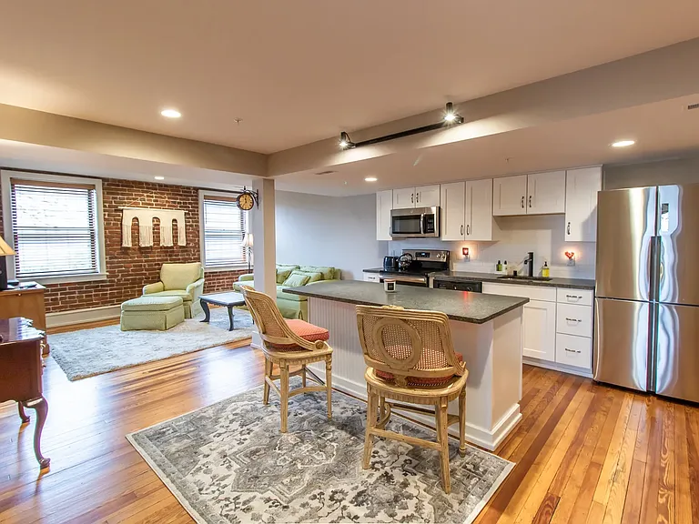1741 Frankfort Ave #201 — Photo 2